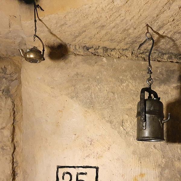 Olielampje en Carbidlamp gebruikt in de grotten van Valkenburg